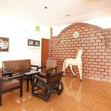 Reddoorz Syariah At Jalan Menteri Supeno Hotel Jogjakarta Buitenkant foto