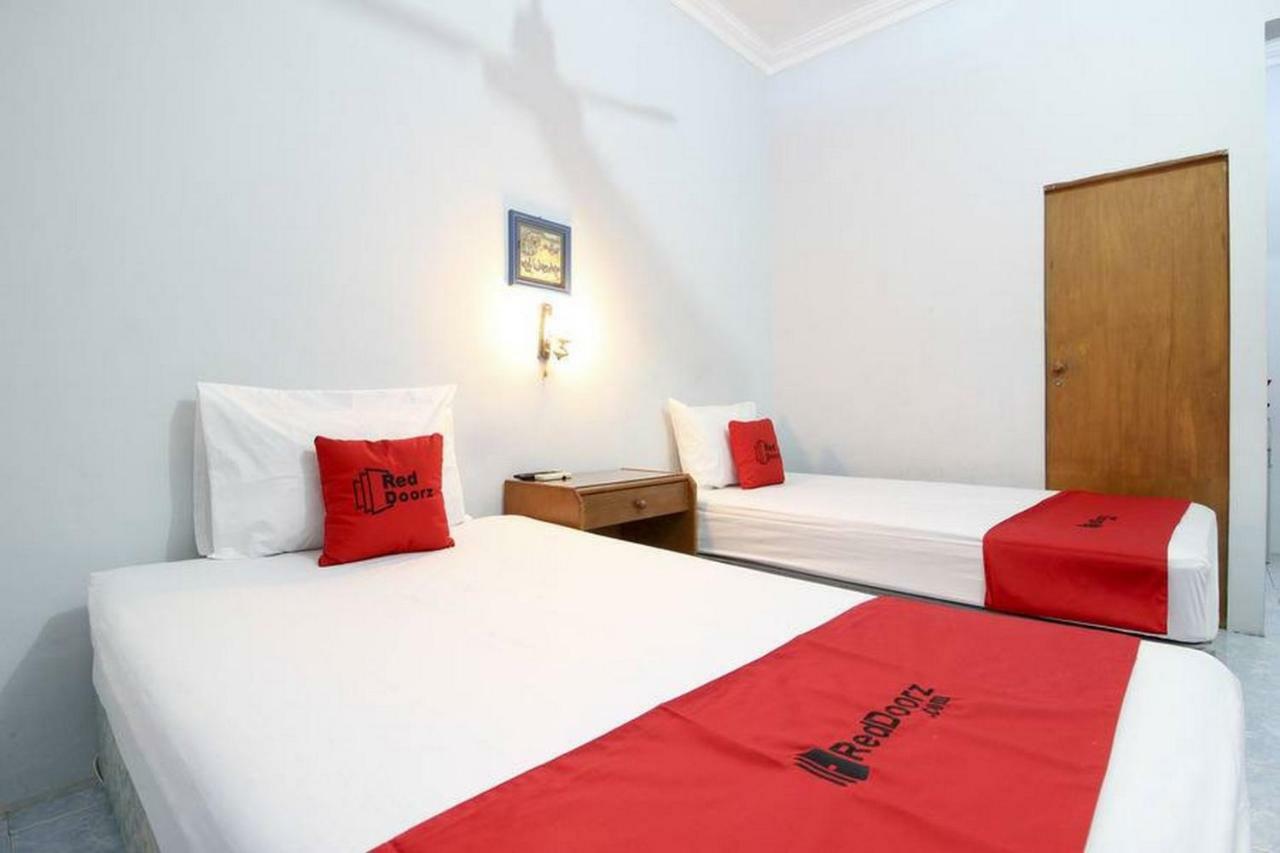 Reddoorz Syariah At Jalan Menteri Supeno Hotel Jogjakarta Buitenkant foto